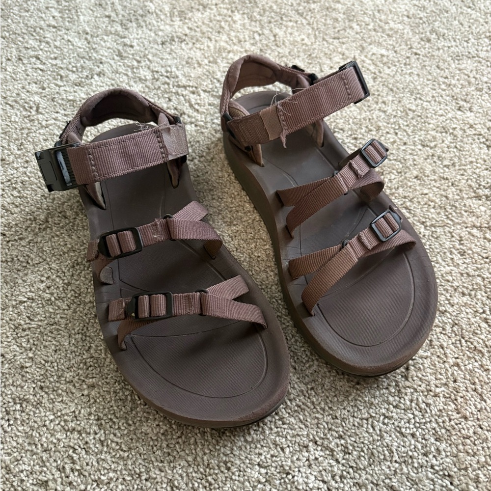 TEVA strappy sandal with buckle Size 8.5